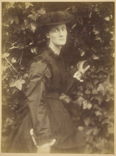 Mrs Herbert Duckworth, september 1874. av Julia Margaret Cameron