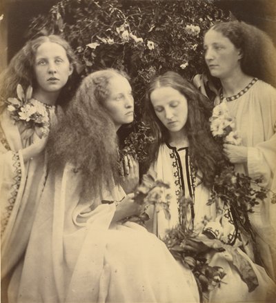 Flickornas trädgård med rosenknoppar av Julia Margaret Cameron