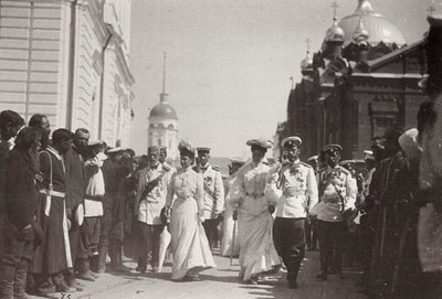 Den ryska kungafamiljen besöker Sarov-klostret, Ryssland, 1903 av K. von Hahn