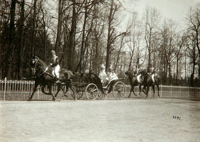 Tsar Nicholas II och Tsarina Alexandra Fyodorovna av Ryssland i en vagn, tidigt 1900-tal av K. von Hahn