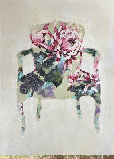Elegant fåtölj med blommönster av Karenina Fabrizzi