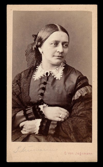 Porträtt av Clara Schumann (1819-1896), av Jagemann, Carl von (1819-1883). Albumin foto av Karl von Jagemann