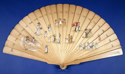 En stor Brise-fläkt i trä målad i färger med grupper av barn vid olika sysselsättningar, av Kate Greenaway