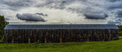 Long Old Barn II, 2020 (foto) av Katha Wood