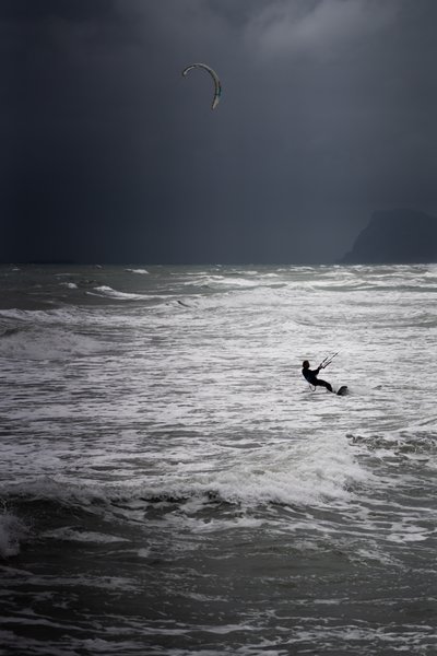 Silver Surfing, 2021 (foto) av Katha Wood