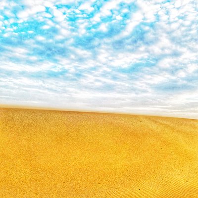 Surrealistisk ökenstrand III av Katha Wood