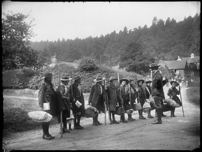 Holmbury St Mary, Shere, Guildford, Surrey, 23/05/1912 (s/v foto) av Katherine Jean Macfee