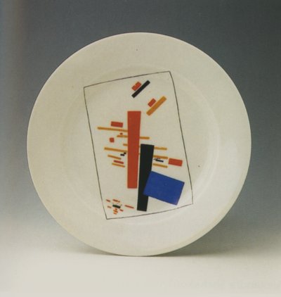 Tallrik med suprematistisk dekoration av Kazimir Severinovich Malevich