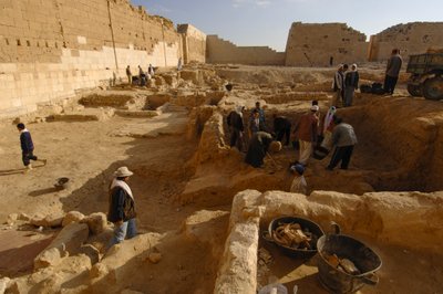 Cleopatra; Sökandet efter Egyptens sista drottning; Utställningskatalog; sidan 208; Cleopat..., 2011 (foto) av Kenneth Garrett