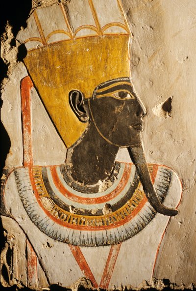 Deir el Bahri; kalkstensrelief; målad Gud Amun-Min, av Kenneth Garrett