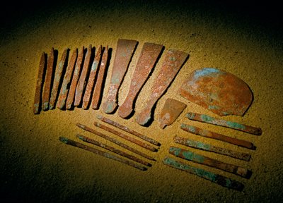 Egypten; Arkeologi; Gamla riket; Saqqara, Qars grav, Qar, läkare, koppar, verktyg,... av Kenneth Garrett