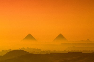 Egypten; Gamla riket; Gizaplatån; Pyramiderna i Giza; Khufu; Khafre; Menkaure av Kenneth Garrett