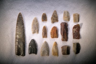 Första amerikanerna; Clovis-punkter; Blackwater Draw; New Mexico; typområde för Clovis, 2000 (foto) av Kenneth Garrett