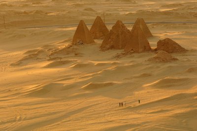 Gebel Barkal, tempelkomplex, farao Taharka, Mut-templet, B300, staden Kareima, Nilri..., 2007 (foto) av Kenneth Garrett