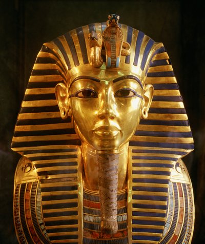 Kung Tutankhamuns begravningsmask i guld, Nya riket, 2002 (foto) av Kenneth Garrett
