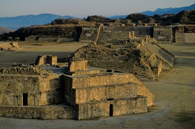 Olmec; Monte Alban; Oaxaca; Mexiko, Danzante; Zapotec av Kenneth Garrett