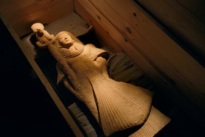 Sandstensstaty av Nebre som fanbärare för den lejonhövdade krigsgudinnan Sekhme..., 2002 (foto) av Kenneth Garrett