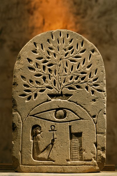 Sandstensstela till guden Osiris, 2002 (foto) av Kenneth Garrett