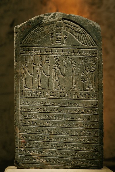 Stela av Padiset, kalksten, sen period, Egyptiska museet, Kairo, 2002 (foto) av Kenneth Garrett