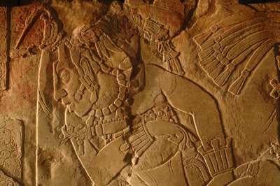 Tempel 19, tronbänk, Palenque, Mexiko, snidning av Akhal Mo Nab, 2005 (foto) av Kenneth Garrett