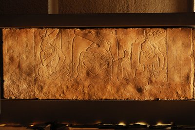 Tempel 19, tronbänk, Palenque, Mexiko, snidning av Akhal Mo Nab, 2005 (foto) av Kenneth Garrett