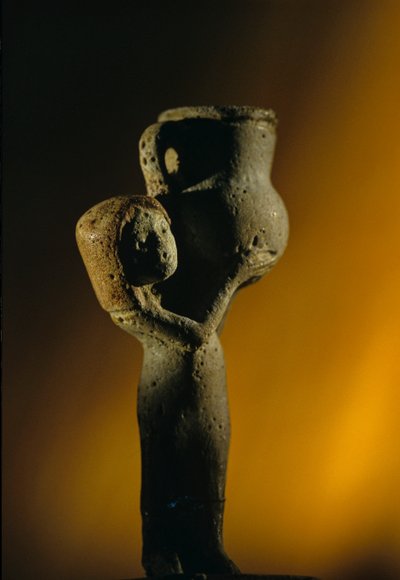 Unguent Vessel, form av kvinnlig tjänare, 2009 (foto) av Kenneth Garrett