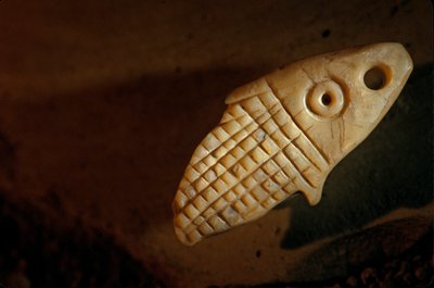 Urkesh, Hurriska riket, Syrien, 2400 f.Kr., Giorgio Buccellati, fisk av pärlemor, 2004 (foto) av Kenneth Garrett