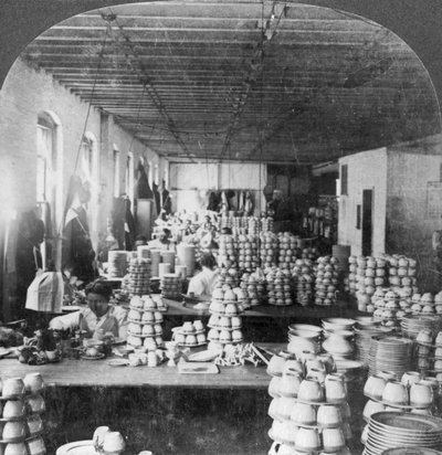 Konstnärer som dekorerar porslinsvaror, Trenton, New Jersey, USA, tidigt 1900-tal av Keystone View Company