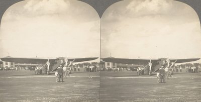 Grupp med 3 sterografvyer av flyg, inklusive bröderna Wright, 1900-1929. av Keystone View Company