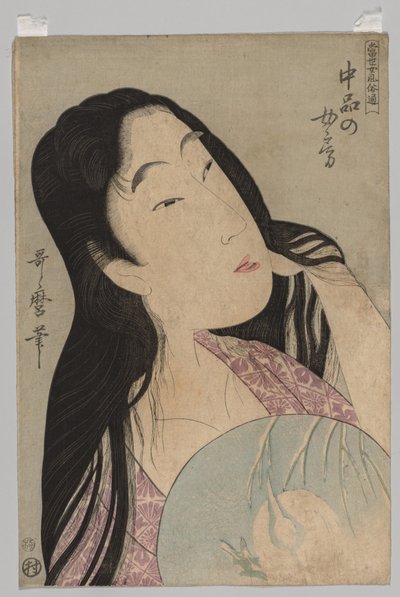 Byst av kvinna med löst hår som håller fläkt av Kitagawa Utamaro