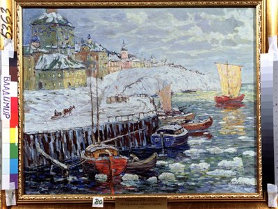 Banvall i en gammal rysk stad. Beskrivning av kajerna där båtar ligger förtöjda på en flod täckt av snöblock, i bakgrunden en stad och en segelbåt som går. Målning av Konstantin (Co av Konstantin Ivanovich Gorbatov