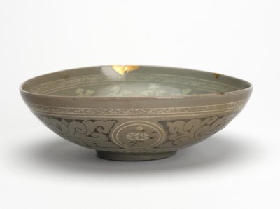 Skål med tranor och moln, ca 1150-1200 (celadonglaserat stengods) av Korean School