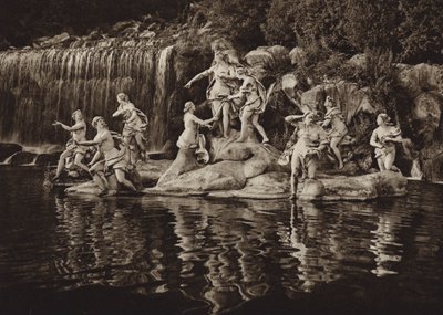 Italien: Caserta, Dianas grupp, i parken (s/v foto) av Kurt Hielscher