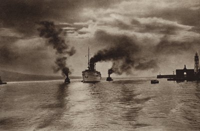 Italien: Neapel, Tillgång till hamnen (s/v foto) av Kurt Hielscher