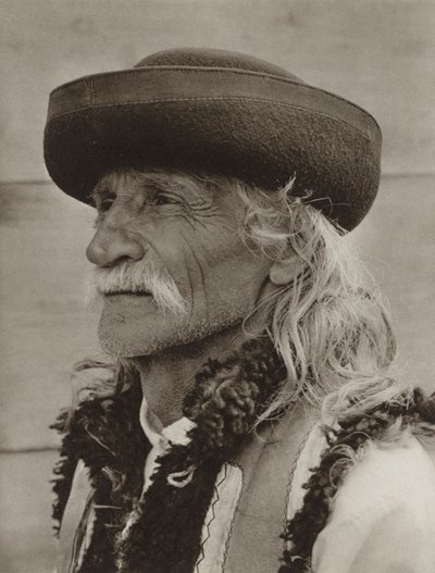 Rumänien: Arbora, gammal bonde (s/v foto) av Kurt Hielscher