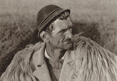 Rumänien: Shepherd of Santa Maria (s/v foto) av Kurt Hielscher