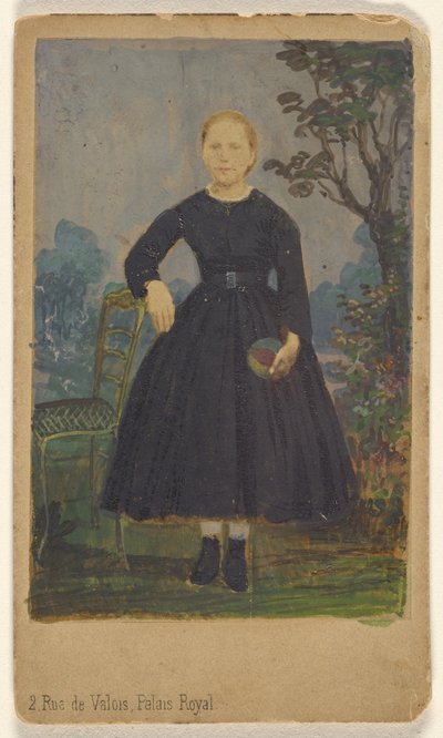 [Oidentifierad ung kvinna som står och håller i en boll] av L. Laporte