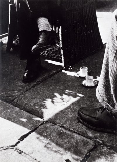 Vid kaffe (vintage gelatinsilverfotografi) av Laszlo Moholy Nagy
