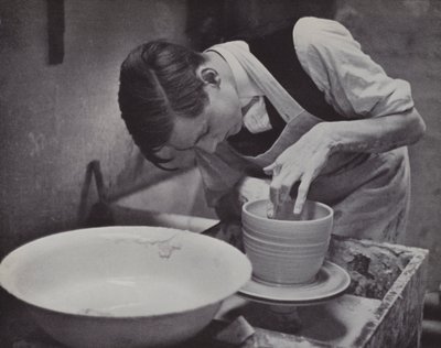 Keramik på Eton (s/v foto) av Laszlo Moholy Nagy