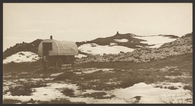 [Drifter, Sheep Wagon och Band on Winter Bedground] av Laton Alton Huffman