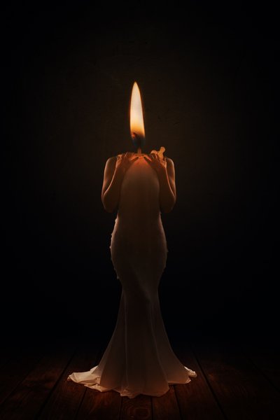 Eterisk ljusfigur av Laura Benvenuti