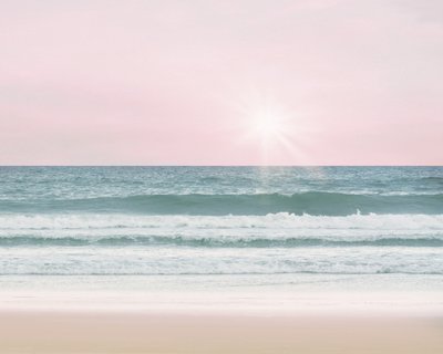 Pink Beach, ca 2017 (fotografi) av Leah Straatsma