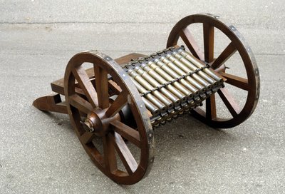 Roterande käpppistol. Modell gjord efter teckningen av Leonardo da Vinci (Leonardo da Vinci). av Leonardo da (after) Vinci