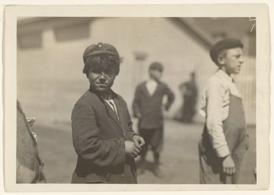 [Joe (José) Mello, Acushnet Mills, New Bedford, Massachusetts] av Lewis W. Hine