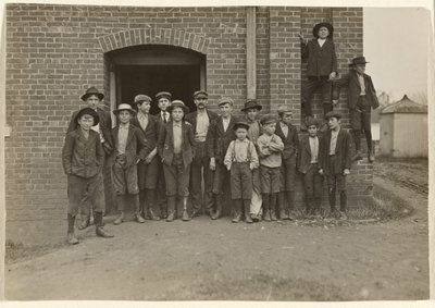 [Noon Hour, King Mfg. Co., Augusta, Georgia] av Lewis W. Hine