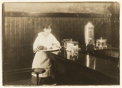 Servitris av Lewis W. Hine