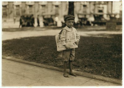7-årig tidningspojke Ferris i Mobile, Alabama, 1914 av Lewis Wickes Hine