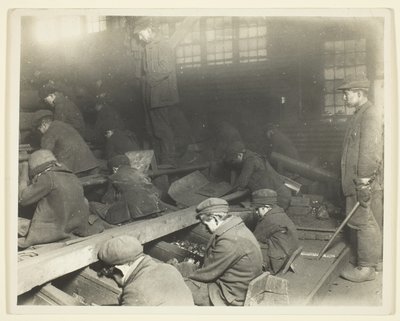 En vy över arbetare i Ewen Breaker från Pennsylvania Coal Company av Lewis Wickes Hine