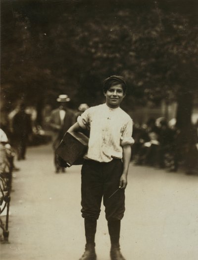 En ung bootblack som arbetar på Union Square i New York City av Lewis Wickes Hine