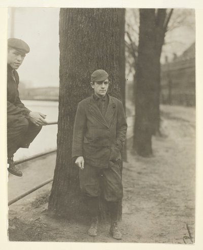 Bleach Room Boy, Leon Halcourt, 16 år, Lawrence, Massachusetts av Lewis Wickes Hine